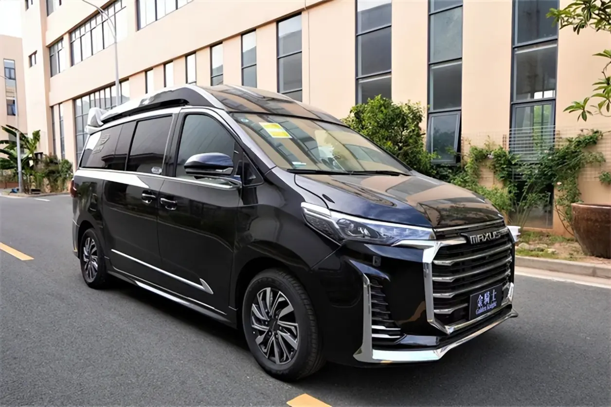 今天给大家推荐一款30多万的商务车——上汽大通g20金骑士高顶七座