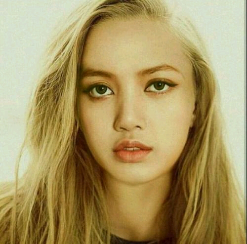 lisa无刘海照片和现在判若两人,说好的洋娃娃呢?