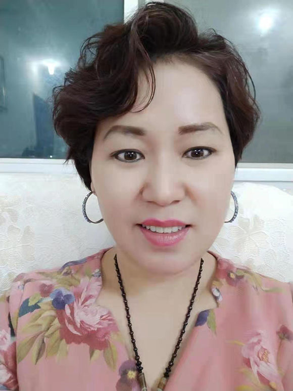 拜师于白石门下齐白石嫡孙齐剑雄老师为师.专攻齐派画虾神韵.