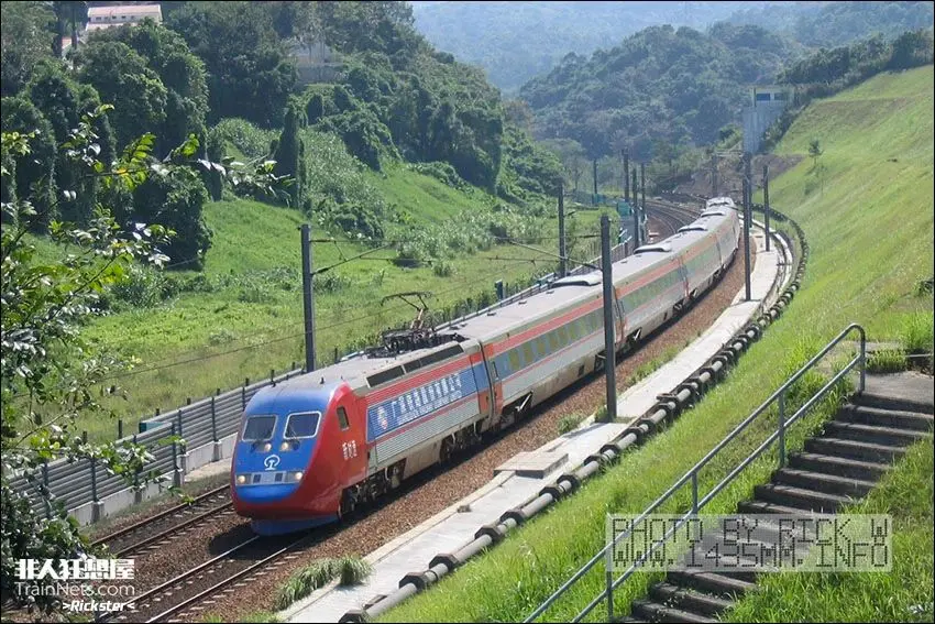 x2000列车不仅提升了中国铁路的服务水平,还为中国带来了全新的动车组