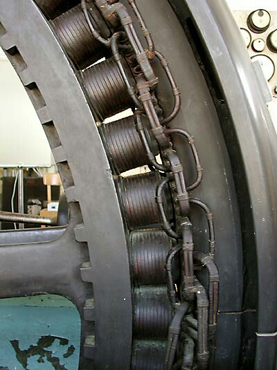 三胀式蒸汽机图片
