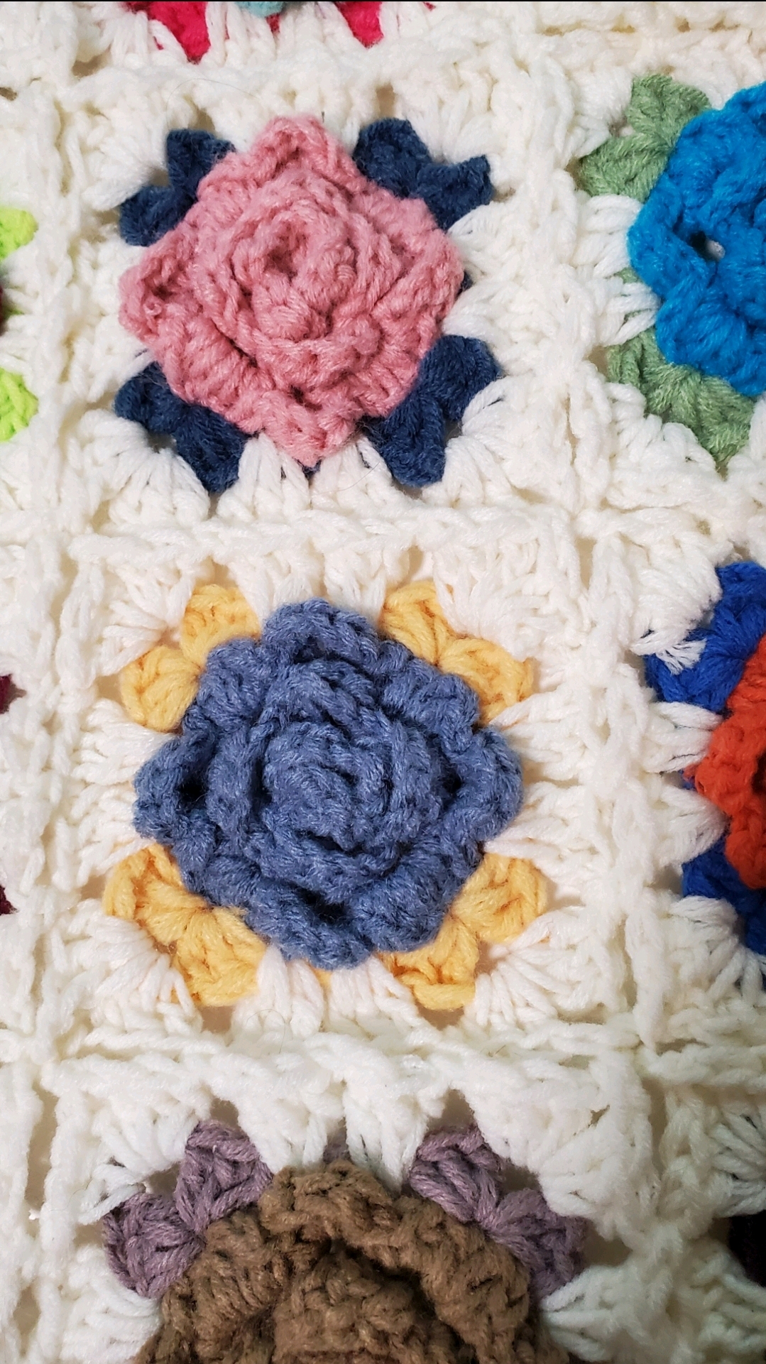 令人更爱生活更爱家的彩色毛线钩针祖母方格毯-编织教程-编织人生