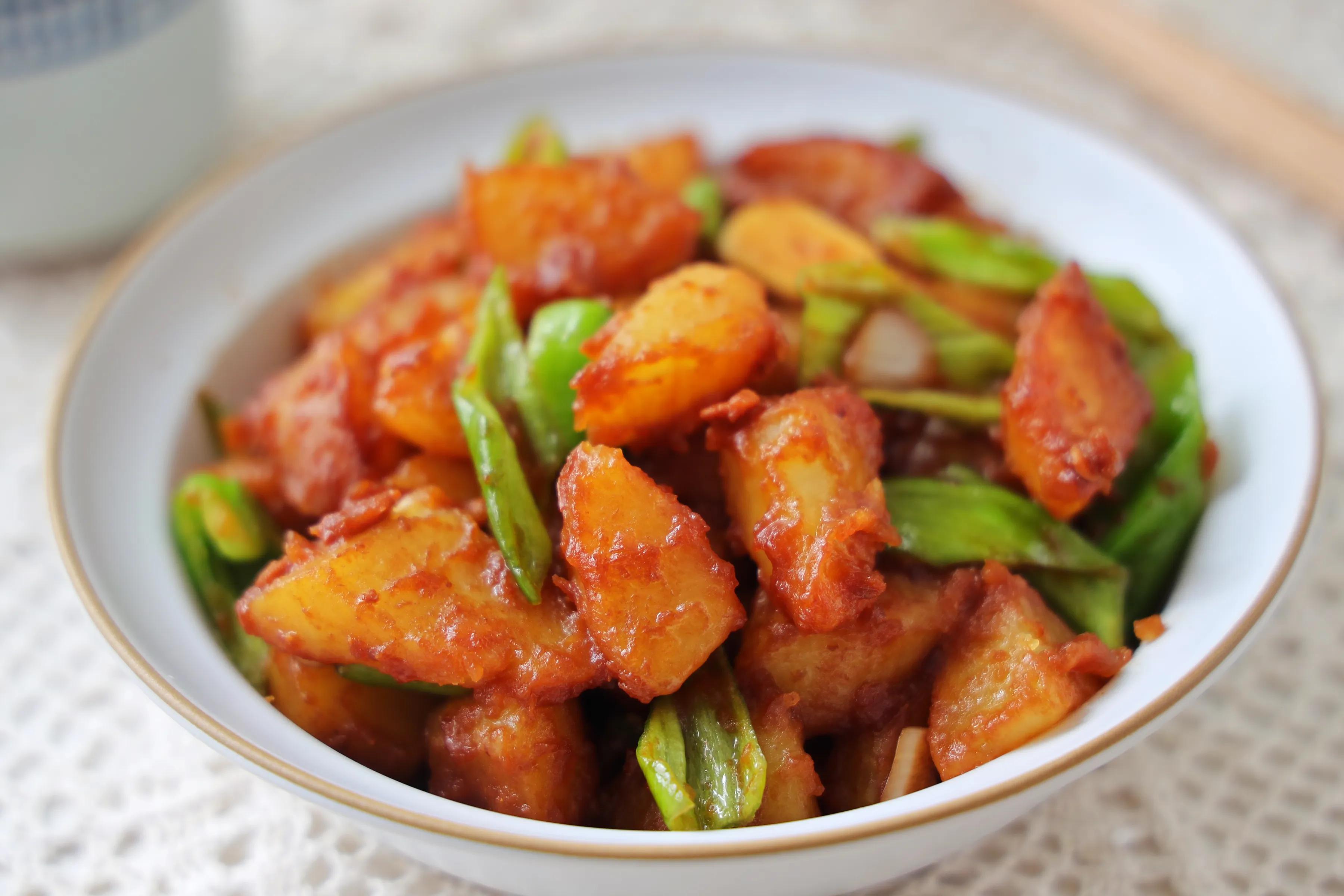 土豆简单做一做当饭又当菜软烂入味入口即化比红烧还过瘾