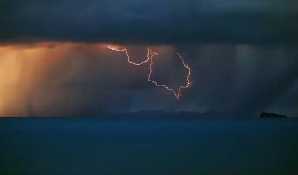 第二章 雨夜梦占