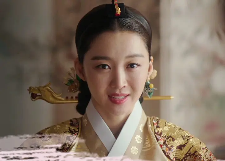 的太早,太突然,他死后年仅11岁的纯祖即位,大妃