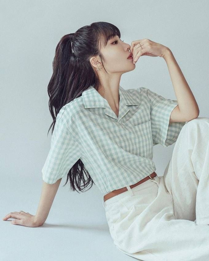 apink郑恩地社交ins公开时尚品牌广告画报展现了帅气的风格