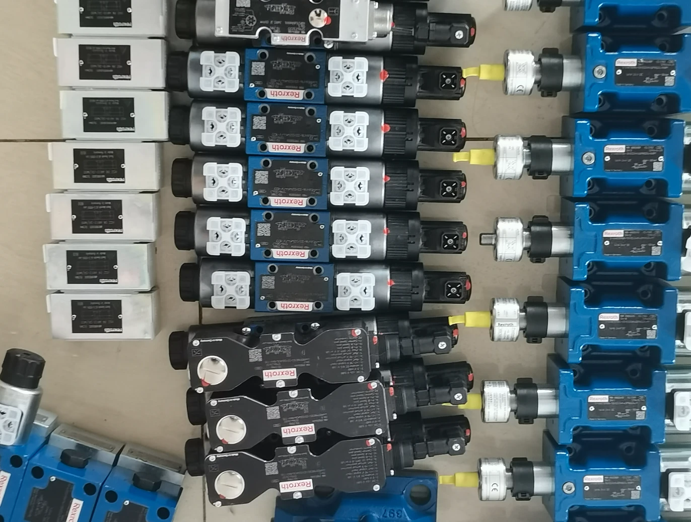 4WRPEH 10 C3 B100L-2X/G24K0/A1M力士乐高频响比例阀 - 哔哩哔哩