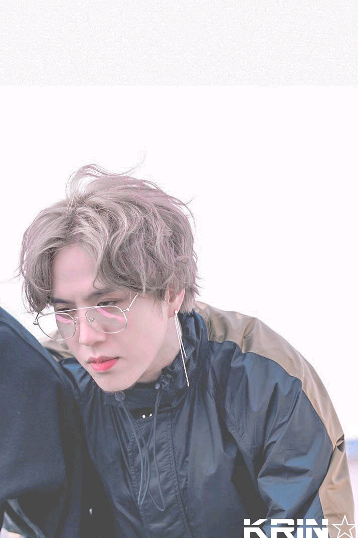 类似赠我予白、他笑时风华正茂的校园暗恋小说