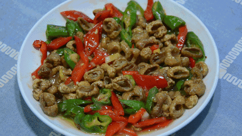 叶妈妈开小灶教你青椒溜肥肠的正宗做法这才叫溜肥肠你那顶多叫炒肥肠