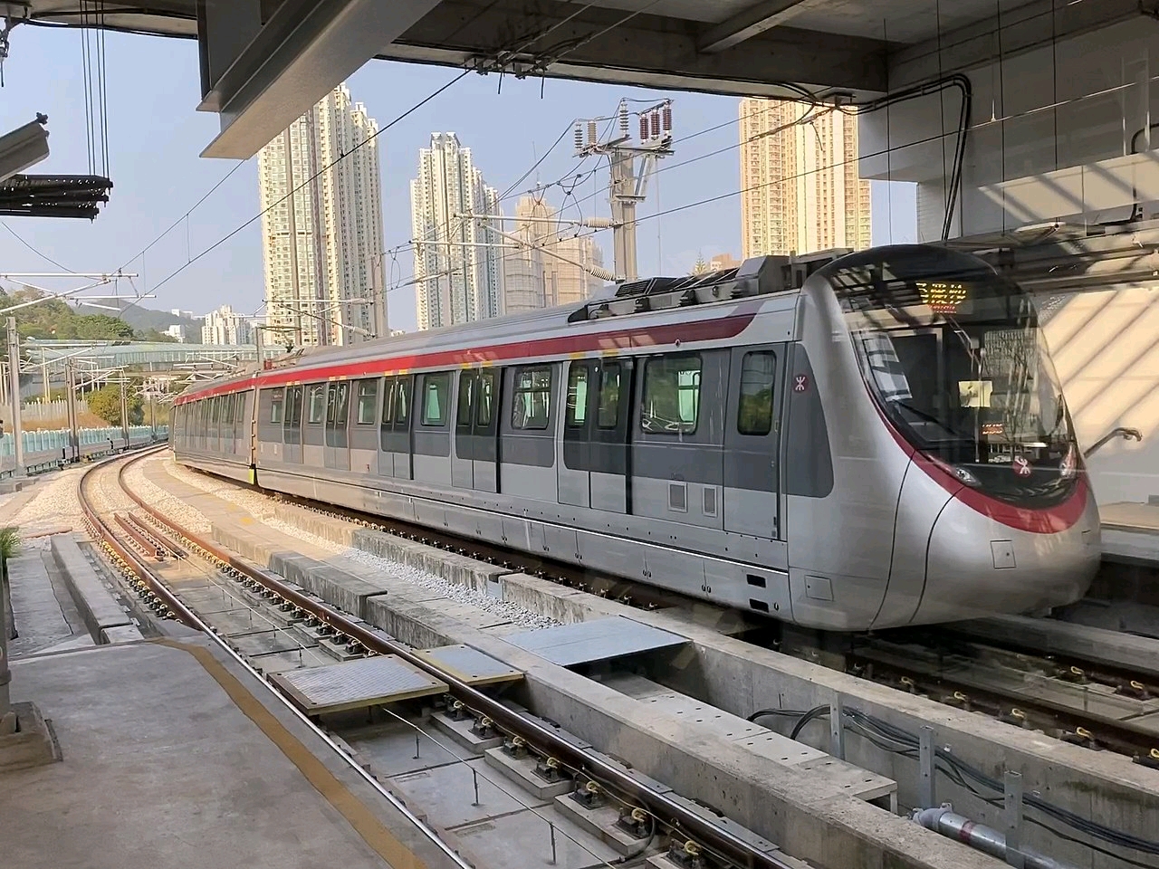港铁荃湾线列车图片