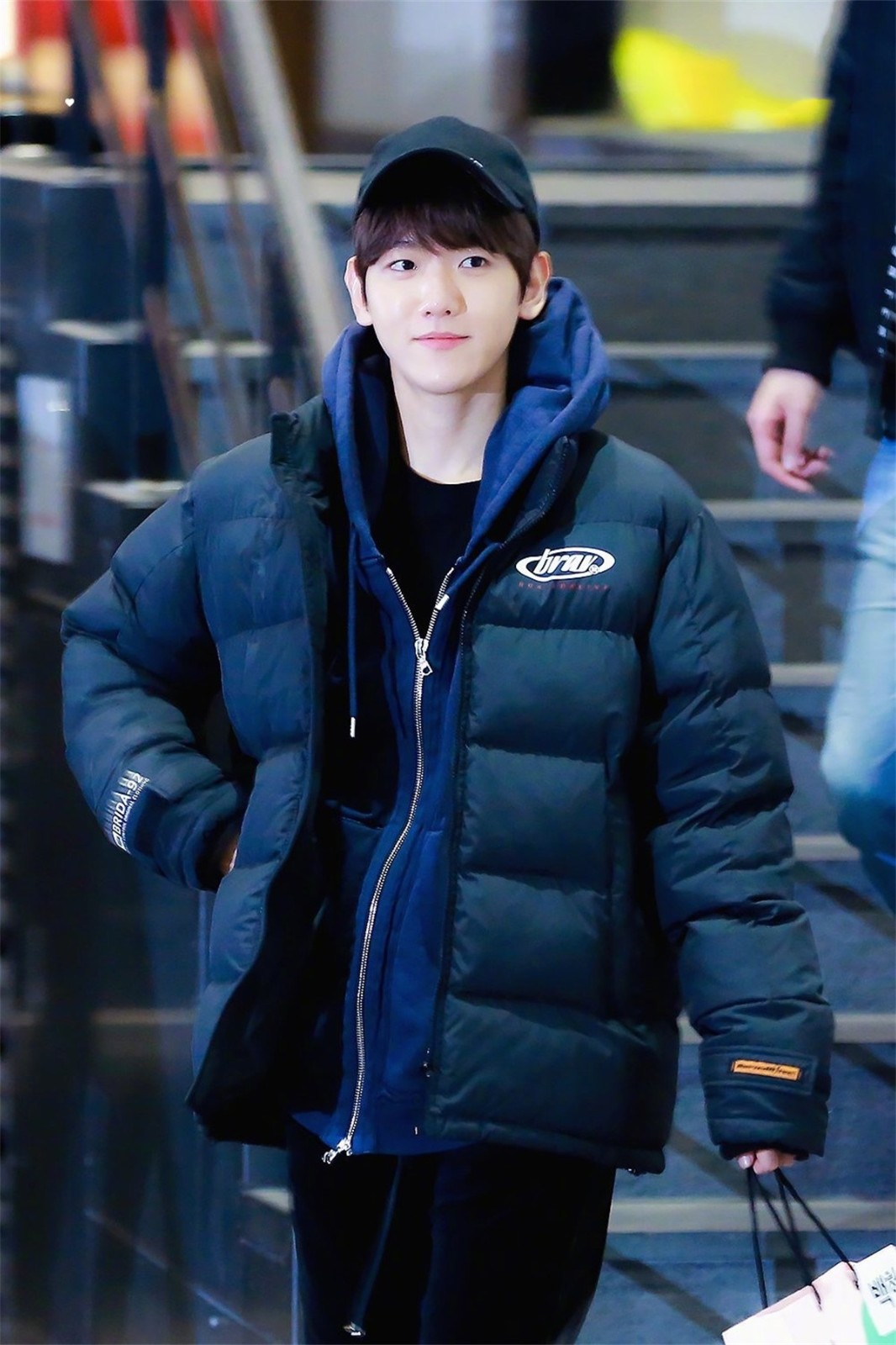 exo边伯贤为英雄联盟,发行新的主题曲,t1粉丝反应不一!