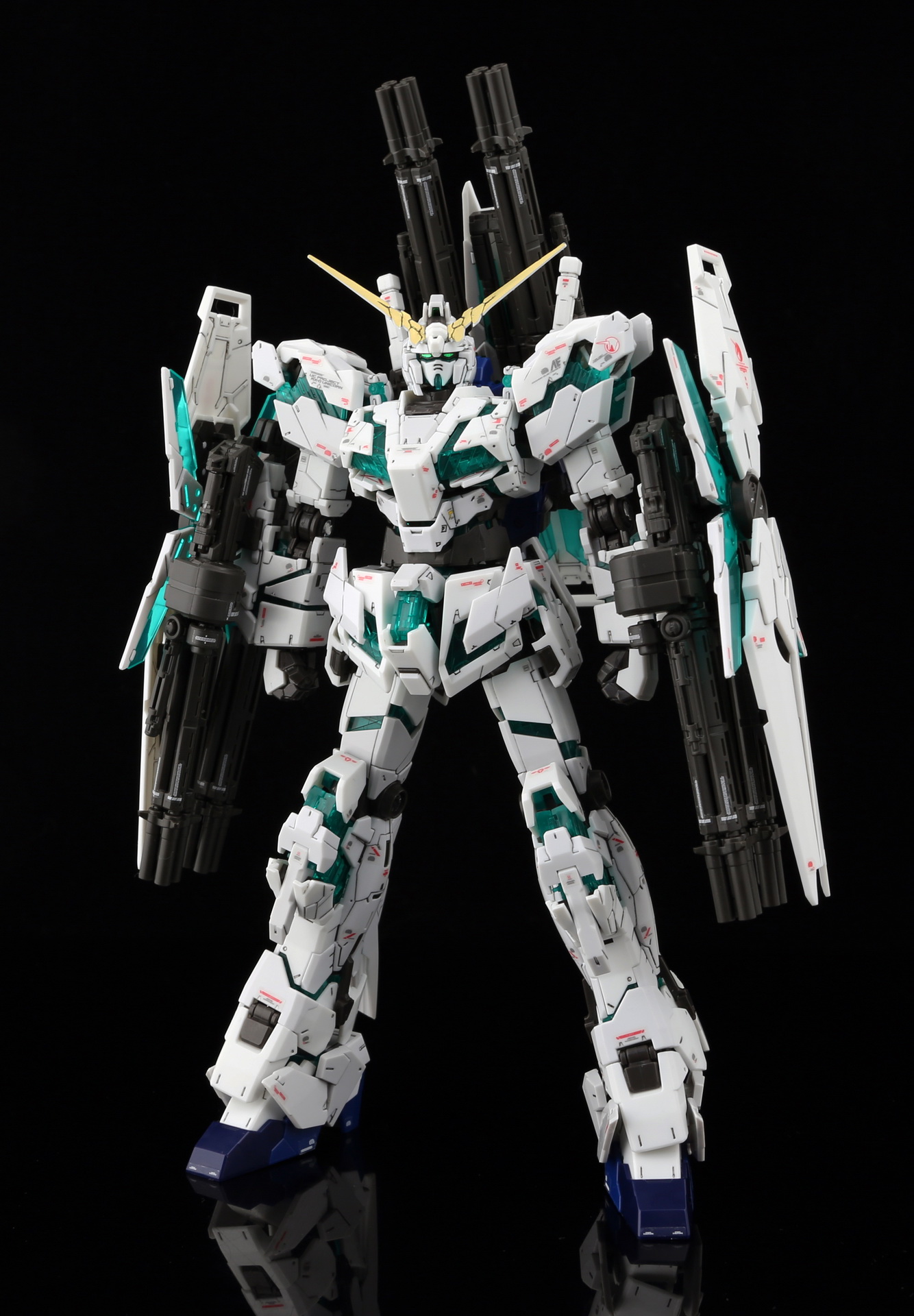 评测独角兽绿了也变强了万代rg1144全武装独角兽高达