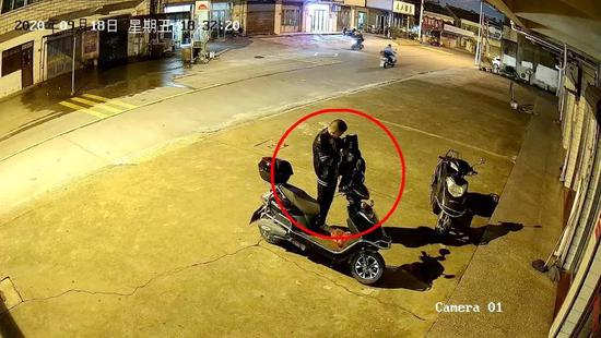 警察晚上抓犯人的图片图片