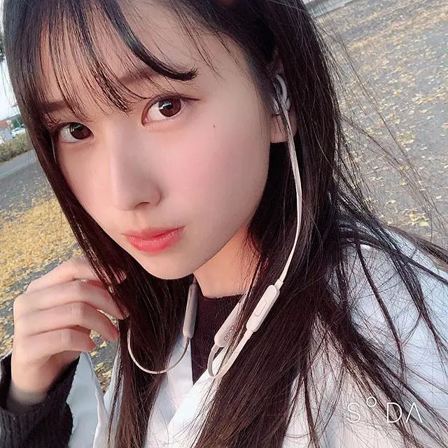 娇小萌颜女神 长月翠 胸前意外超反差 绝对领域