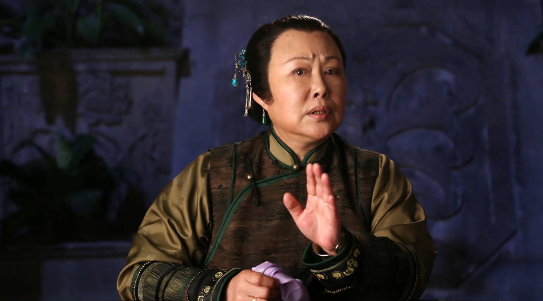 可怜的斯琴高娃:三婚两离,遭家暴,儿子入狱,70岁靠轮椅出行