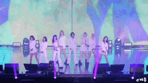 Twice也加入划水阵营 演唱会现场失误连连误伤队员 这是怎么了 哔哩哔哩