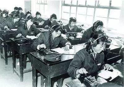 沧桑在二战之后,虽然电话,无线电对讲机等先进通讯手段得到蓬勃的发展