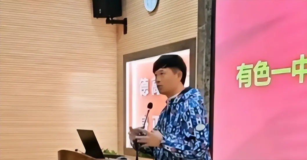 天元邓刚回母校演讲,有色一中在钓鱼人中出名了!