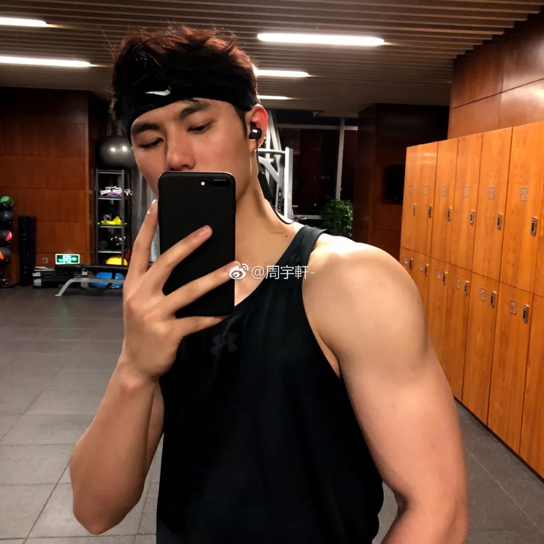 李正浩 这位超帅的寸头小哥哥还是个00后!