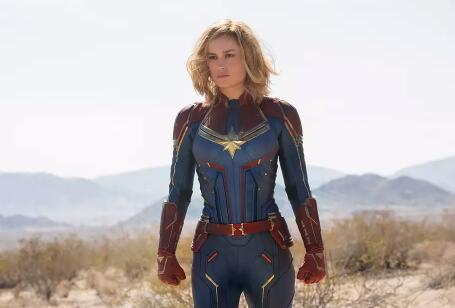 惊奇队长实力超强,却选择"大妈"饰演,看完才明白漫威眼光长远