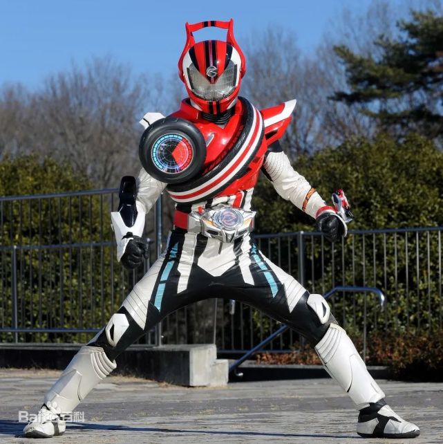 假面骑士:说说最近几年主骑们抑制暴走的方法,使用道具最靠谱