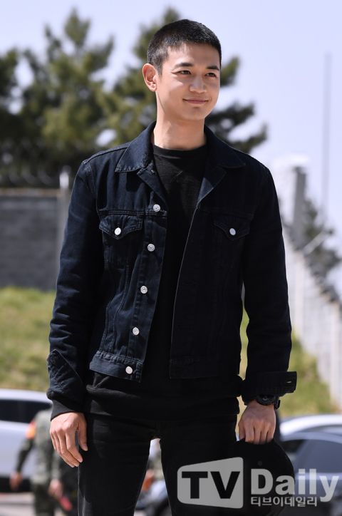 SHINee珉豪入伍现场!成员泰民&「圭Line」圭