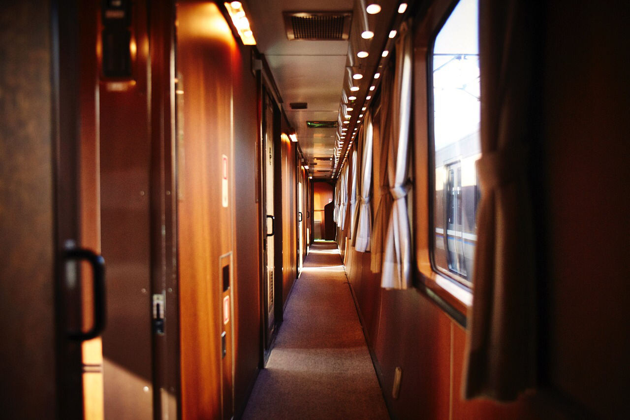 日本现存唯一固定运行的寝台列车：星级酒店服务Sunrise濑户·出云号_lounge