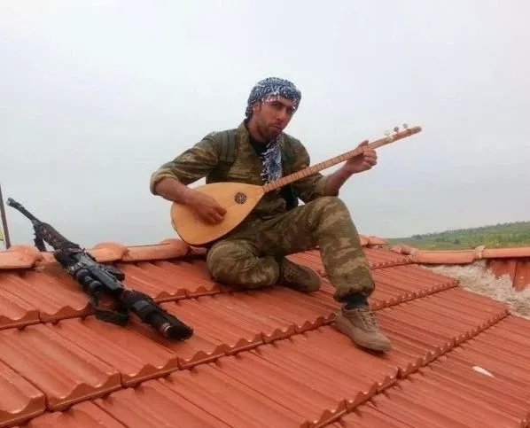 穆萨(musa herdem)出生于伊朗,2012年他来到叙利亚战场的时候,也只有