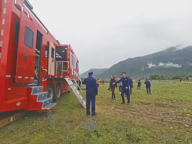 国内首台国六6 6底盘消防卫星通信指挥车配发西藏森林消防总队 哔哩哔哩