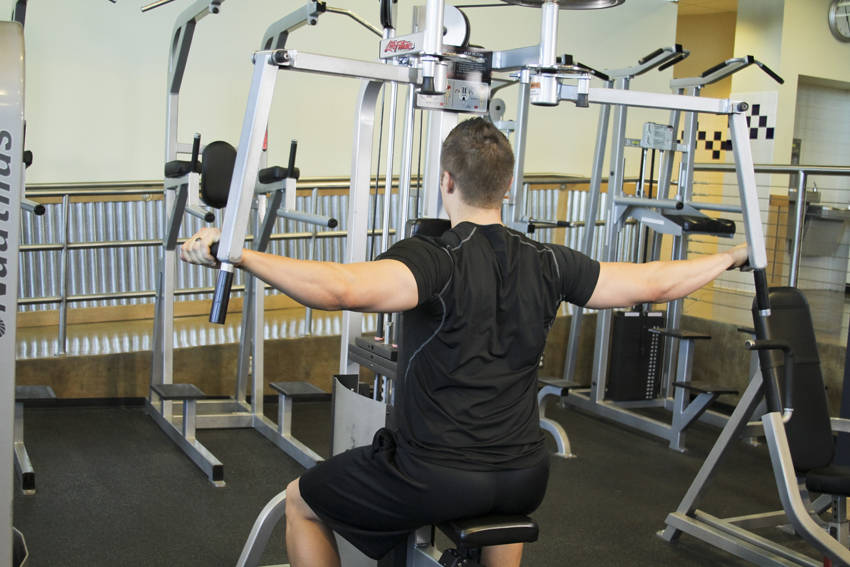 只练二头三头可以吗?小白们绝对不能忽视的肩部训练