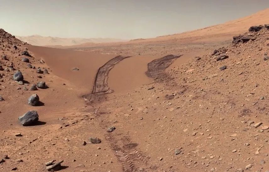 好奇号拍摄的火星表面.来源:nasa/jpl-caltech/msss