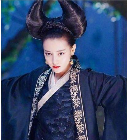 迪丽热巴最丑的几个古装造型,第一个似牛魔王,最后一个老十岁