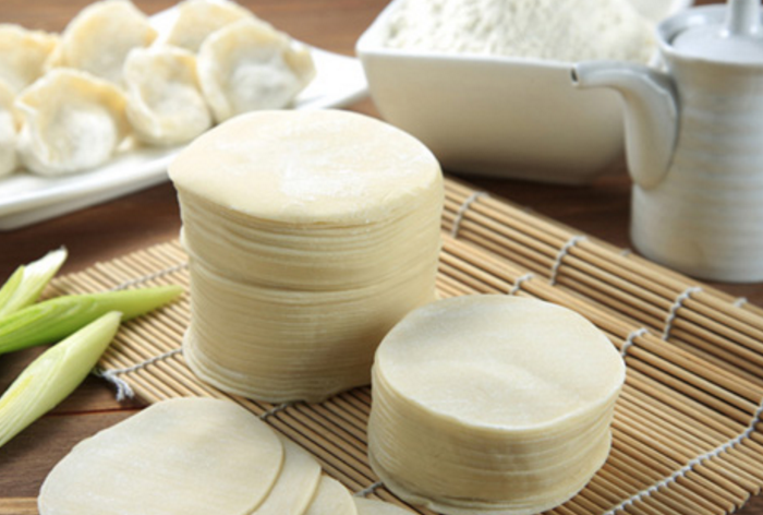 剩饺子皮丢了很可惜改变做法瞬间变成餐桌美味