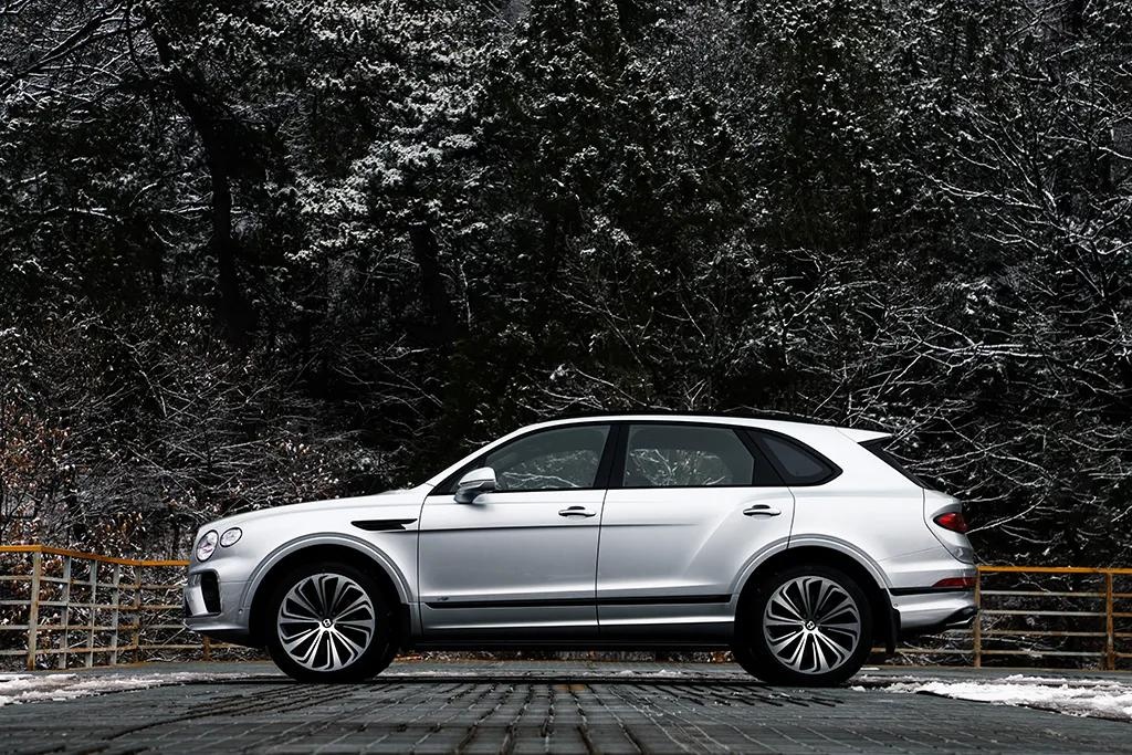 宾利添越:全时四驱!空气悬架!大g车主都要避让三分