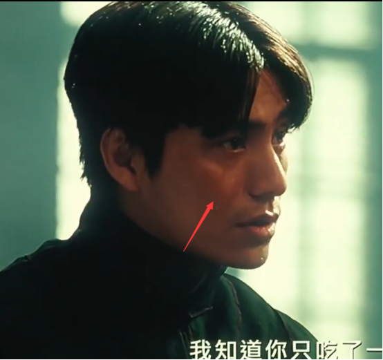 《让子弹飞》中胡万眼角泪的解释 - 哔哩哔哩
