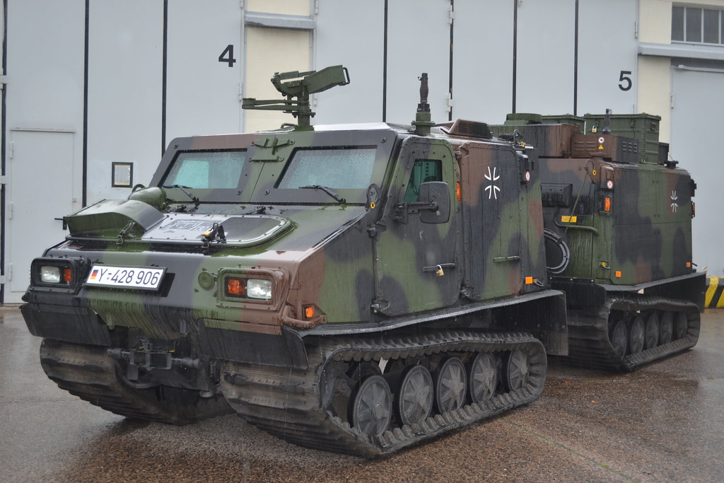 无视"泥沼沟壑"的瑞典bvs"北欧海盗"全地形履带装甲运输车