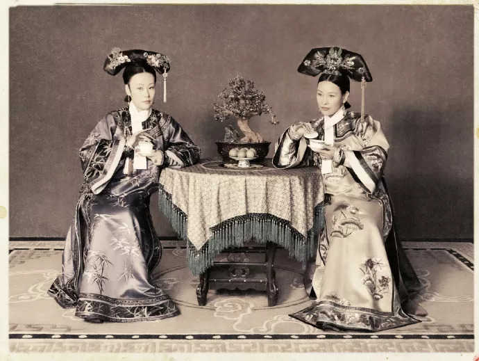 戏里霸气甄嬛与儿子博弈,戏外邬君梅与洋老公