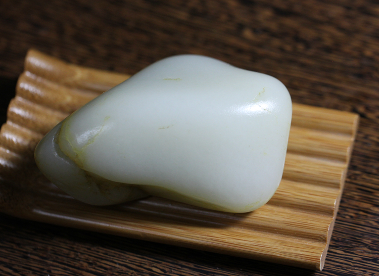 和田玉里的光白籽,好籽儿不长皮,真正的白玉无瑕