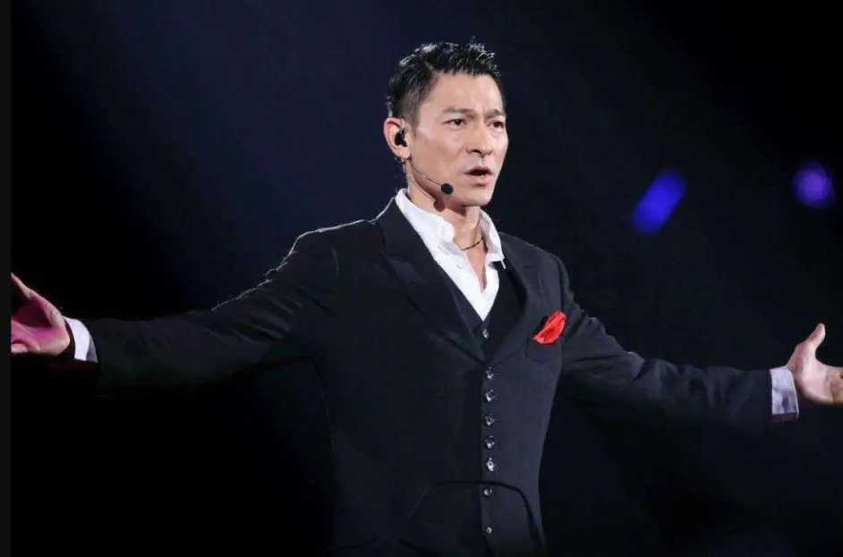 刘德华60岁生日 为粉丝唱 忘情水 打扮清爽朝气一点不油腻 哔哩哔哩