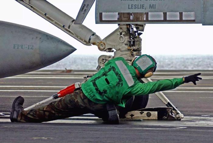 为何蒸汽弹射器的最大弹射能力只有35吨?