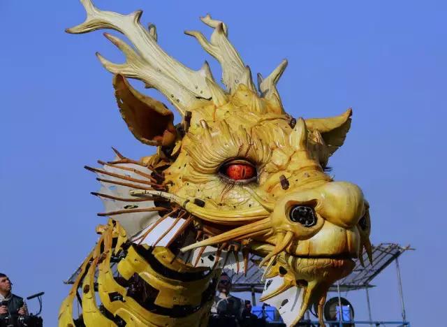 巨型机械大战!?法国创意团队玩出新花样