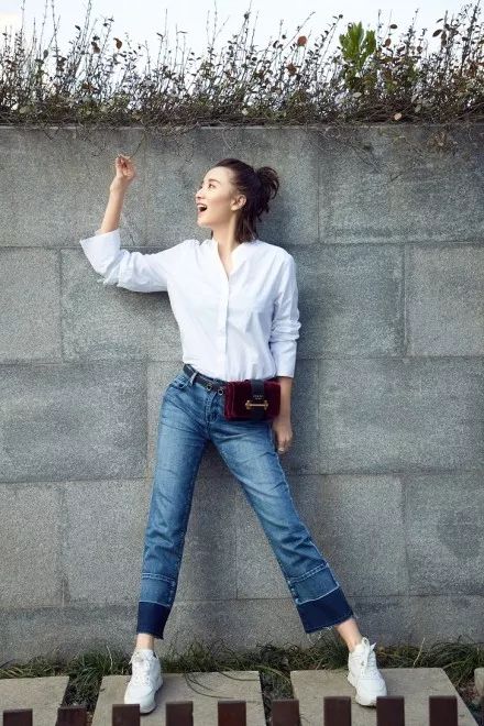 不同的人穿就有不同的风格 像当时张敏女神穿了就有一种 魅惑的性感