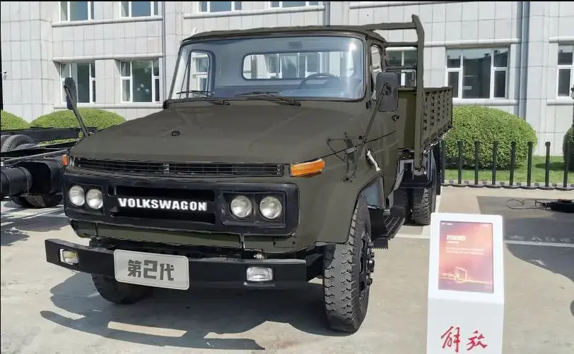 台湾省某地采购的解放ca141压缩式垃圾车