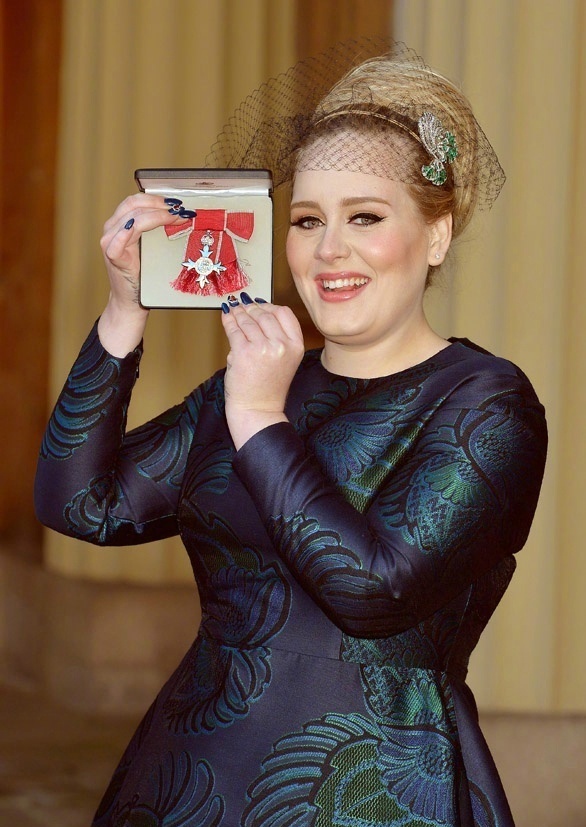 欧美歌手adele阿黛尔演员换人了吗?阿黛尔最新自拍瘦到认不出!