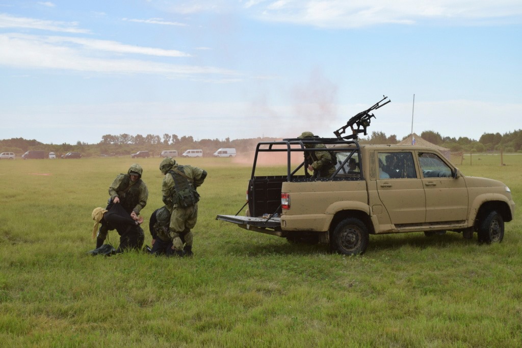 土法改造中东改造的坦克皮卡十