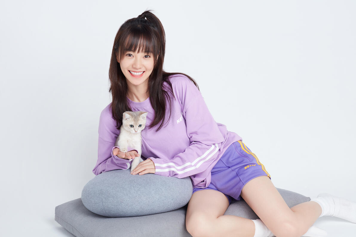 胡意旋猫系女友治愈写真释出 灵动可爱元气满满 - 哔哩哔哩