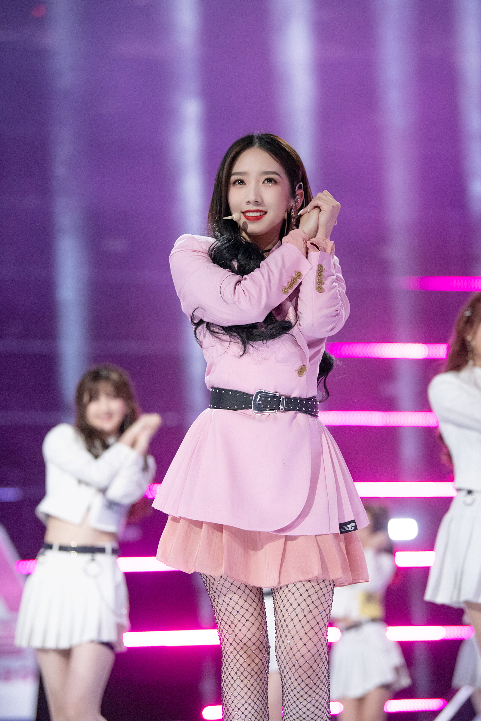 创造营总决赛孟美岐粉色西装裙带创3学员跳101主题曲