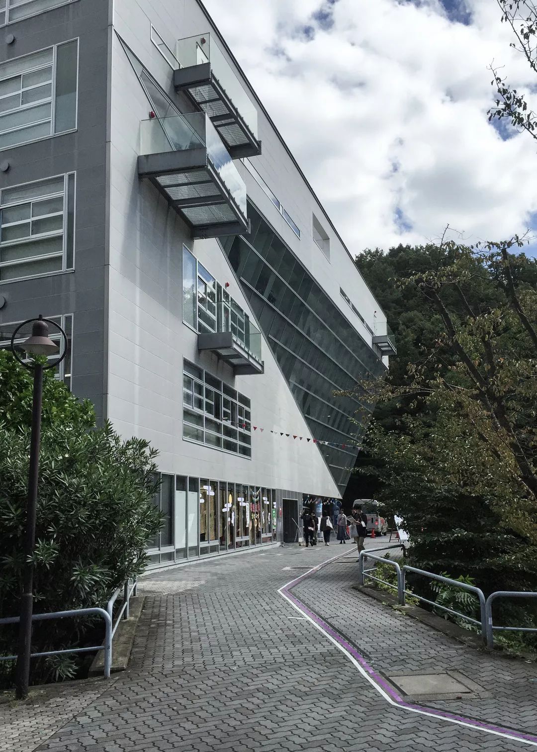 京都精华大学毕业生实感记录 --漫画研究科探秘