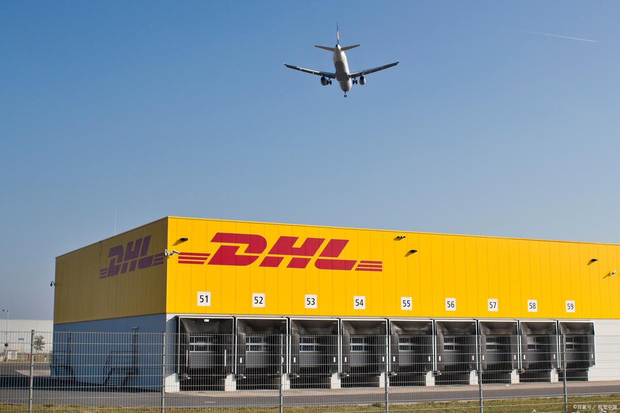 Een pakket verzenden verzendkosten tracking koerier pickup met DHL