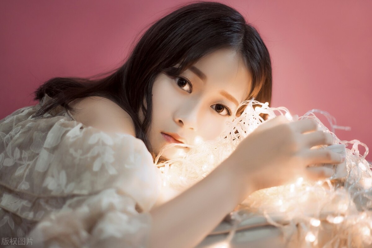 换好衣服,明姝离开浴室,看都没看叶启寒一眼,径直朝门走去.